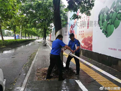 馬鞍山市雨山城管“迎戰”臺風 全面排查路面施工圍擋安全隱患